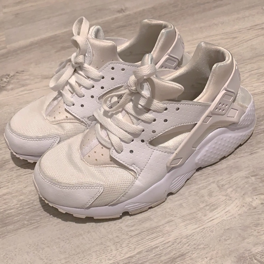 Huraches white